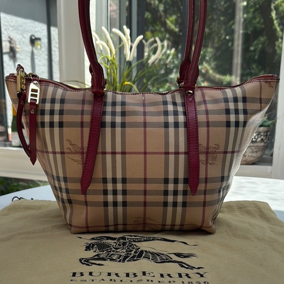 Authentic Burberry Haymarket Check Salisbury Tote Shoulder Bag - Picture 9 of 16